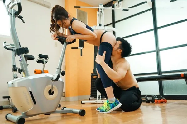 yuzuru yuki sex Xin chồng đi tập gym, cô vợ ngoại tình với anh pt