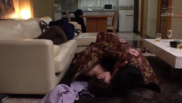 sex lộ link hot Bà xã vụng trộm trùm chăn lén lút với đồng nghiệp của chồng