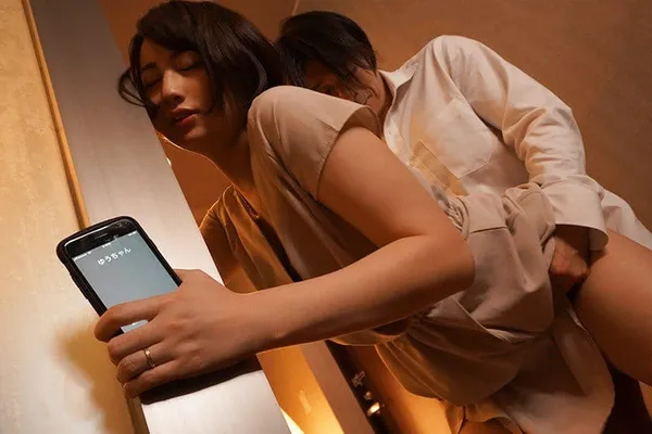 hình sex chụp lén Vợ đi họp lớp rồi làm tình với nyc mặc cho chồng ở nhà chờ